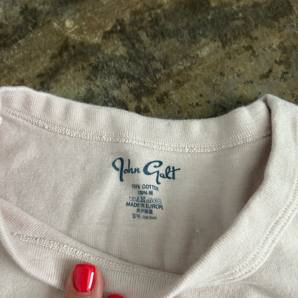 Jon galt T shirt size small  16